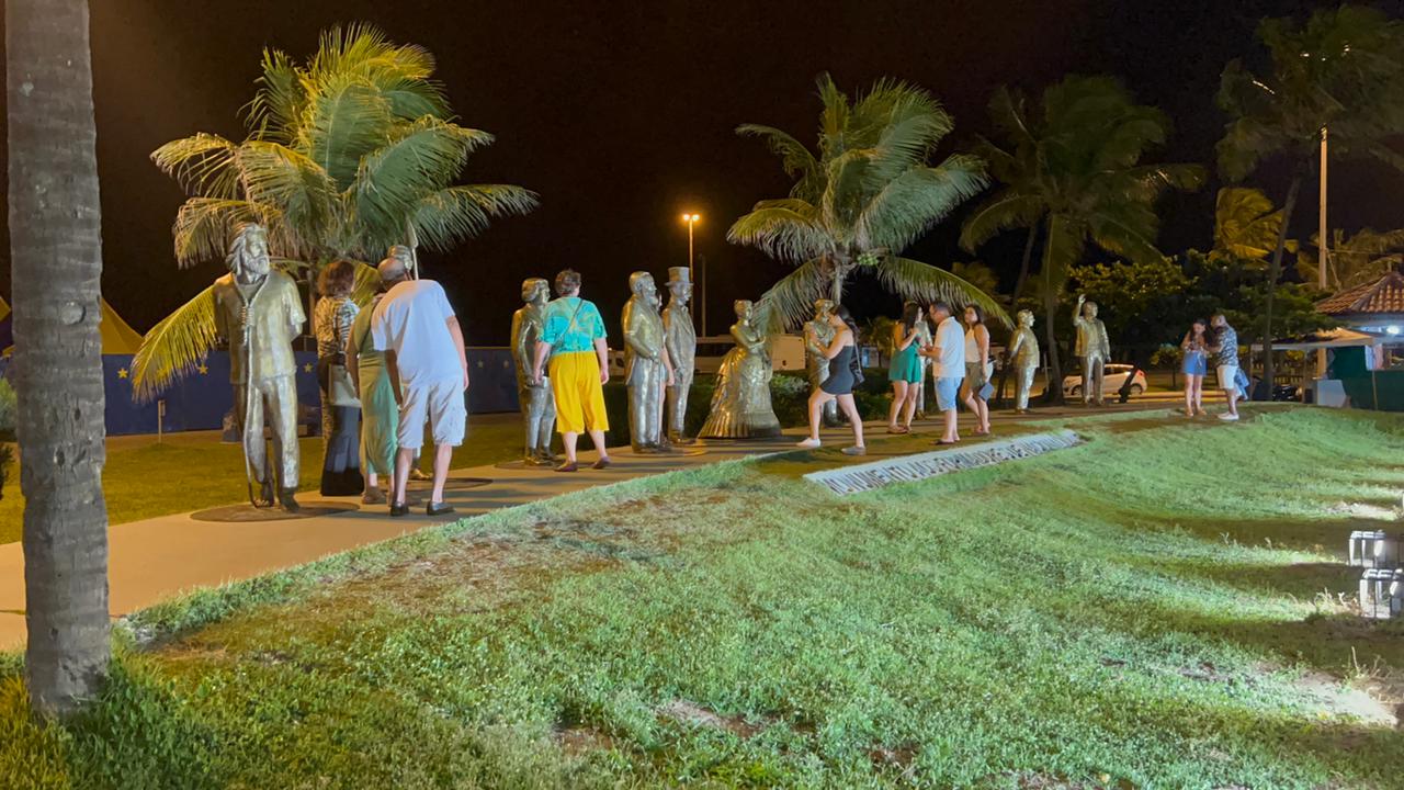 ILUMINAÇÃO ESPECIAL DO MONUMENTO "OS FORMADORES DA NACIONALIDADE" ARACAJÚ - SE