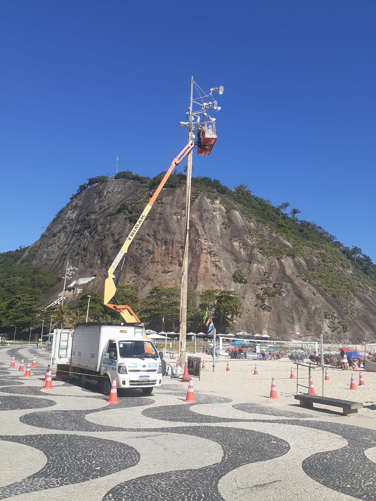 EFICIENTIZAÇÃO DA ILUMINAÇÃO DA "PRAIA DE COPACABANA" RIO DE JANEIRO - RJ