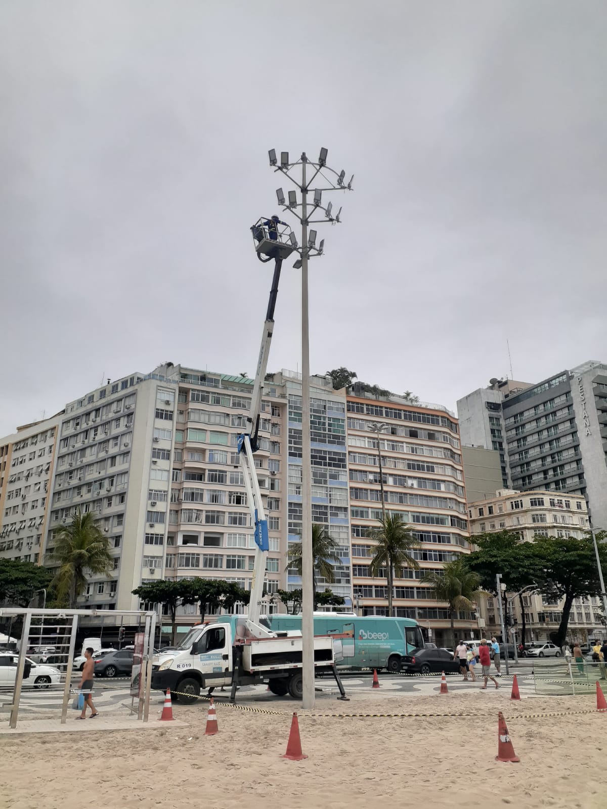 copacabana antes e depois de eficientizada. - Rio de Janeiro